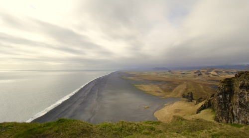 earlandladygray:Need a place to escape? Head out to the volcanic black sand beaches and endless view