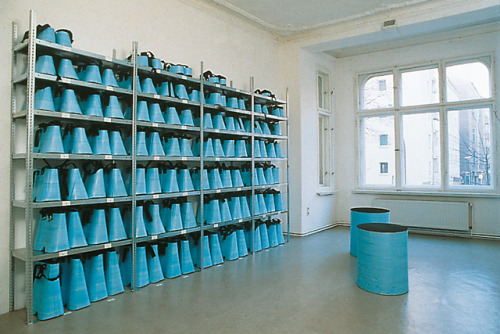 oxidi:Berlin-based artist Hans Hemmert threw a party in 1997 where guests wore shoe-extenders to make them all the same height of 2 meters. (source)