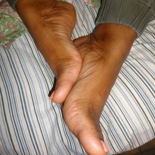 The lovely Dripping Cocoa. Follow her on Instagram at @damnchocolate29 #feet #foot #toes #arches #f