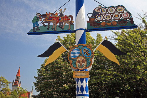 wotanwolfram:Bavarian Maypole by dmmaus on Flickr.