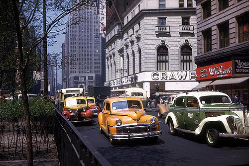 ronnieonnie:  fuckyeahvintage-retro:  New York City, 1946  My dream DeSoto and an