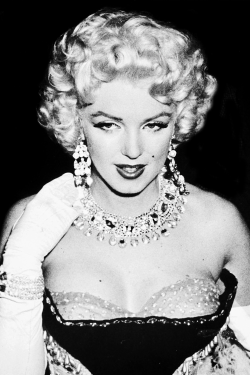 vintagegal:  Marilyn Monroe at Madison