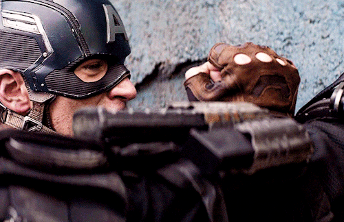 chrisevansupdates:Chris Evans in the Captain America: Civil War Gag Reel