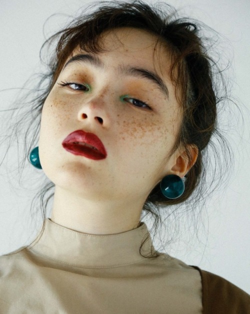 SHEL'MAG Stylist：Tabata Arisa Make ：Nagasaka Ken Model：Motola Serena（So-en model） Photo：Miura Fumika