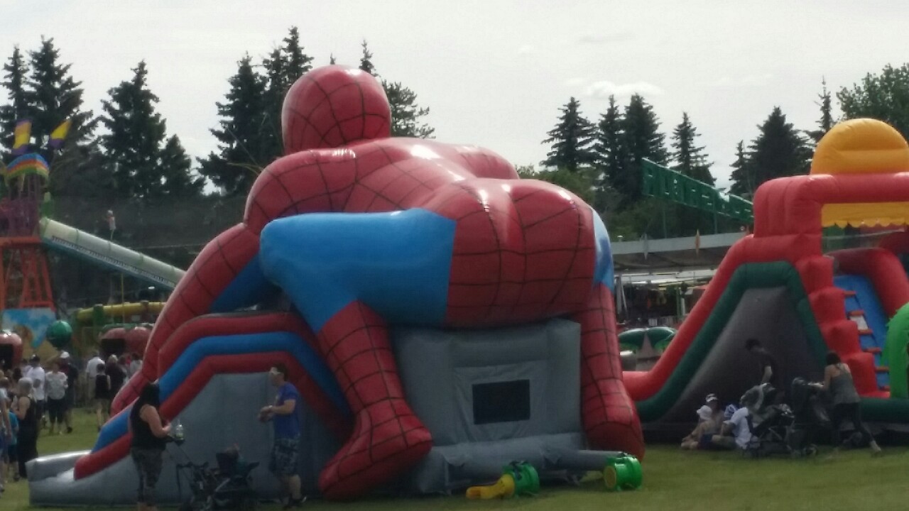 lilbuttshorty:  girlgroupsupremacylife:  spidey about to get this pipe  Omg 