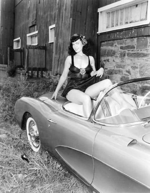 wholesalemoney:Bettie Page adorning a 1956 Chevrolet Corvette Convertible