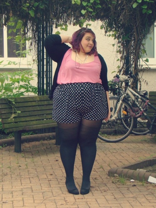 lulinix: Pink is so my color lately! (Shorts &amp; top: Asos Curve~ Cardigan: Amazon~ tights: C