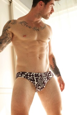 lifewithhunks:  Hunks, Porn , Amateurs, Swimmers, Spy, Muscle, Bulges, Lycra and  Cocks.  http://lifewithhunks.tumblr.com/