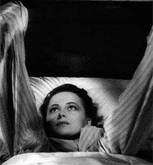 julietcappulets:Olivia de Havilland wakes up in strange surroundings (and in a strange