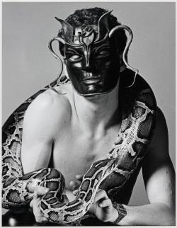 tomakeyounervous:Robert Mapplethorpe, Snakeman,