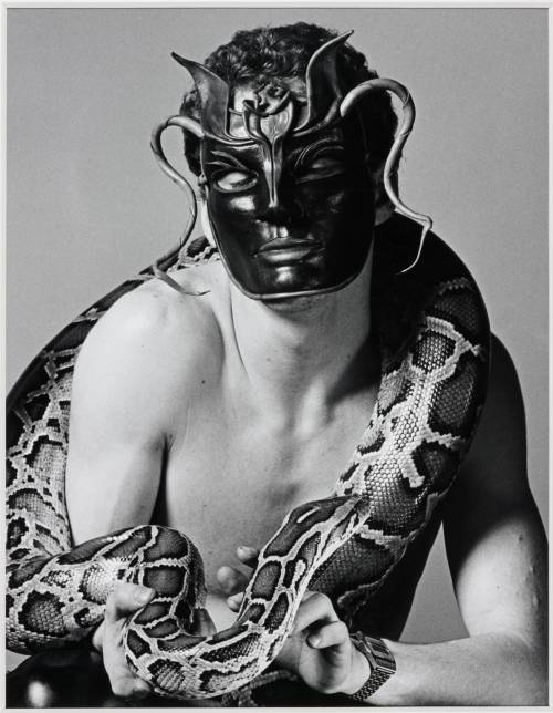 tomakeyounervous:Robert Mapplethorpe, Snakeman, 1981