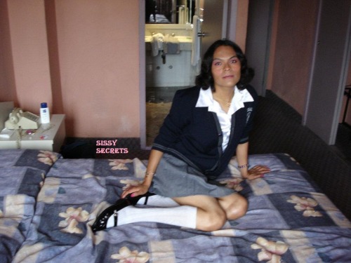 FOTOS DE UNA BELLA COLEGIALA TRAVESTI-SISSY DE MEXICO.  SE LLAMA SARAY