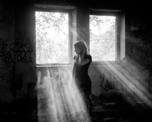 Chasing light with Larissaportfolio I instagram I flickr