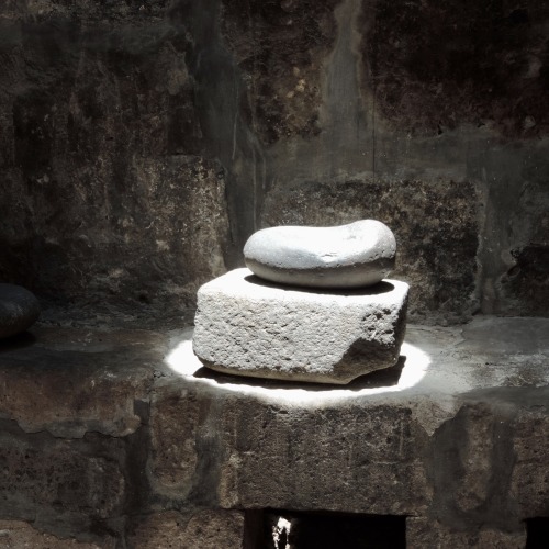 Piedras de moler, cocina, Monasterio de Santa Catalina, Arequipa, Perú, 2017.