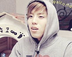 g-y-u:  cozy dino in hoodie ㅠㅠ 