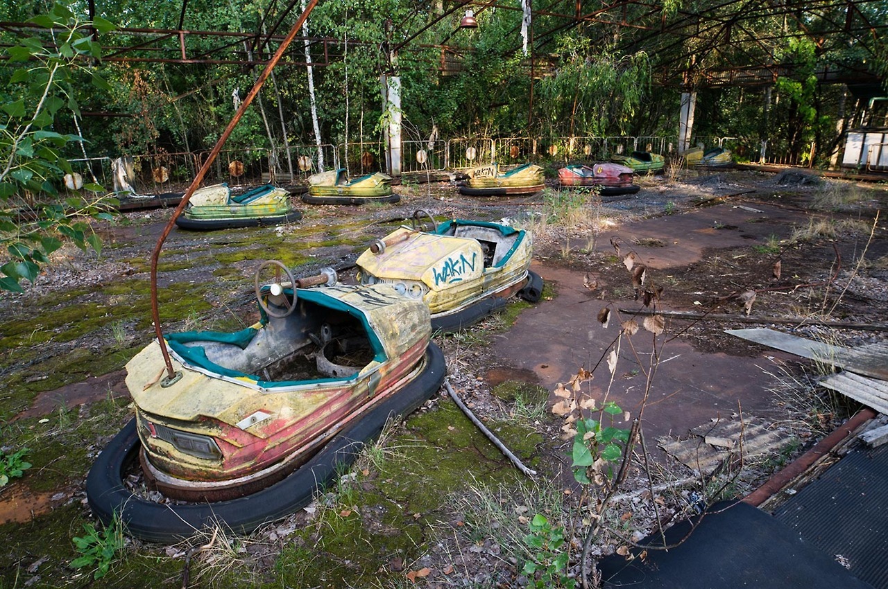 infinity–land:  Photos of Chernobyl’s exclusion zone taken by “Chernobyl stalkers”,