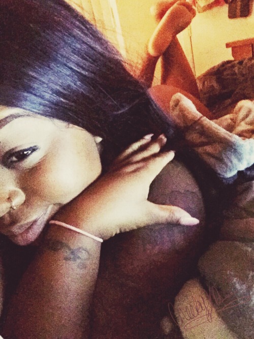 simplisticexistence:  The Body 🎶 listening to Wale 💁