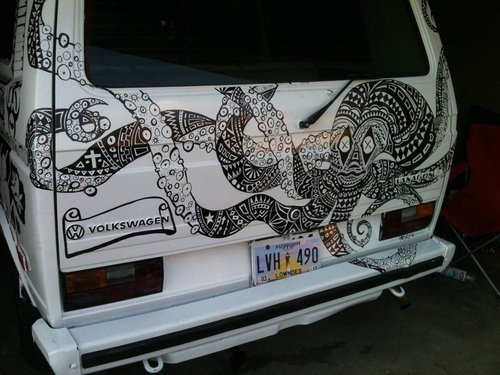 Guy puts a sign out asking people to help sharpie his old Volkswagen, the result is awesome.