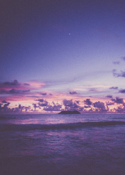 sitoutside:   Moon Over Manuel Antonio   by  Colin Gallagher  