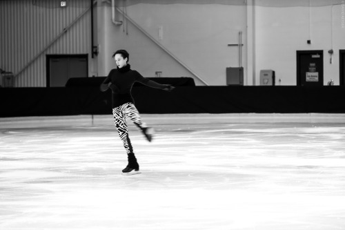  A glimpse of the uniquely mesmerizing beauty that is @JohnnyGWeir at rehearsal. Click thru for 35+ 