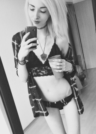 skinandboneswonderland:  She is so perfect. I’d do anything to look like her 😩