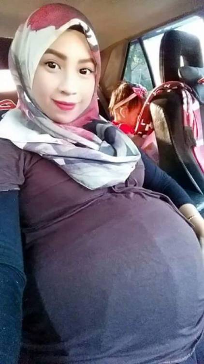 jejakasiluman: isterimutatapanku: pretty preggy …menarik dan cantik…suka tengok…