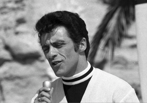 Frankie Valli performing on Malibu U. (1967)