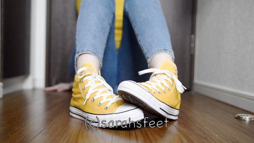 Recently, a foot fan was gracious enough to buy me these beautiful yellow converse from my wishlist!