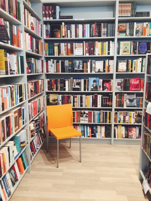 aclockworkreader: There’s no place like a bookstore