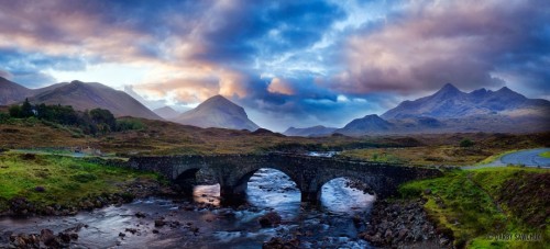 kitamere:forursmiles:Places to Visit: ScotlandSo beautiful.  This place is like out of my dreams.