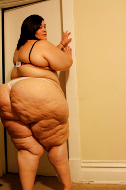 heavyfatssbbwbellies:  Wanna fuck a busty fatty? - CLICK HERE! 