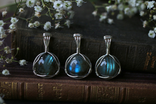 These are very dainty labradorite pendants, lightweight but yet still an eye catcher due to their be