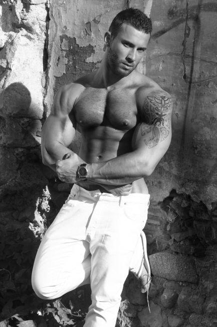 jezebelsboys:  Hot muscle guy named Gianluigi. Wow he so sexy.Watch his hot video