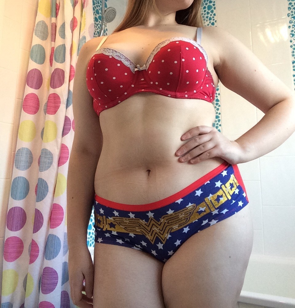 only-sluts:  cut-me-in:  Another little mini photoshoot ❤️ My pussy tastes so