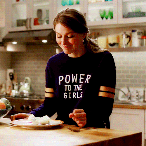 denofgeek:Kara’s ‘POWER TO THE GIRLS’ sweatshirt.