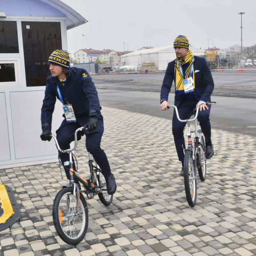 hockeyswedes:  Tre kronor arriving to the arena today (14/02/21) 