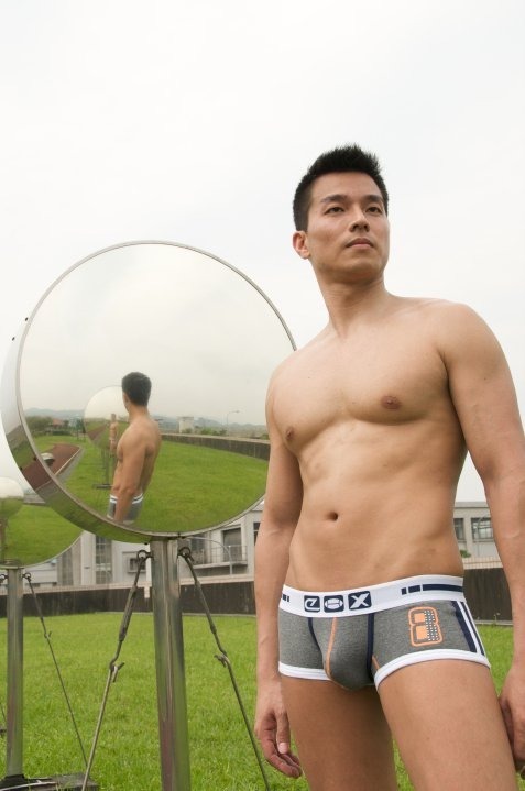 eastern-asylum:  ASIAN ECSTASY — mirror! mirror! Who’s the best of them all!