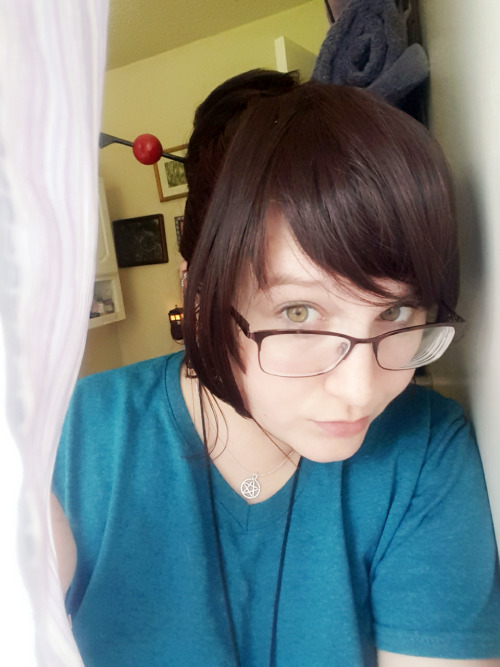 Bought some quick fake bangs off amazon to do a test to see if I’d wanna cosplay mei. Forgive 