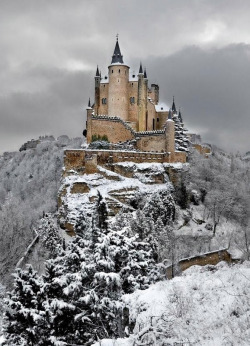 i&rsquo;ve never been a &ldquo;girly girl.&rdquo; i&rsquo;ve never sat and pretended i was a princess. i&rsquo;ve never liked being called princess. but damn would having my own castle be awesome as hell.