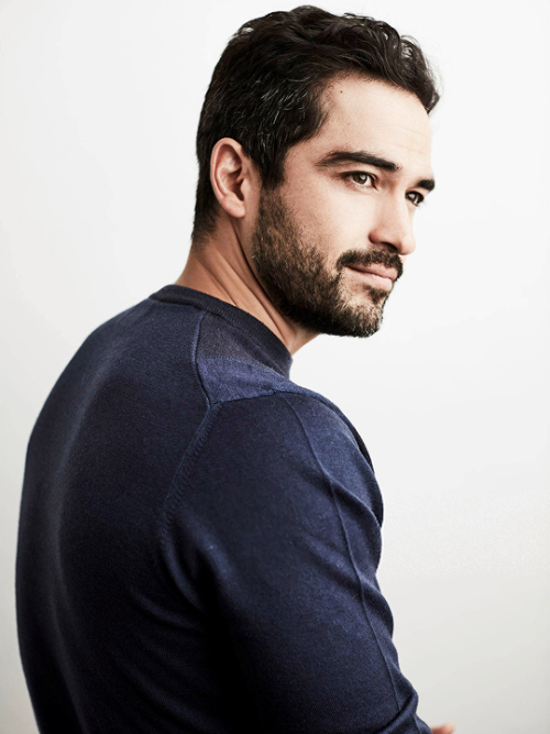 prettylittlescoundrels:Alfonso Herrera adult photos