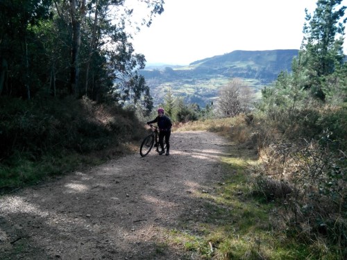 charlyast:  @asturiasbike….Un día mas ruteando como @llobosbtt por #Asturies