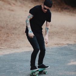 my-anthem-is-kellin-quinn:  Sk8 or die. @grizzleemartin 