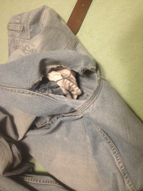 kinkyminx:  I’m still laughing.  vegaslacesup:  These thighs though… And the coldest of breezes gree
