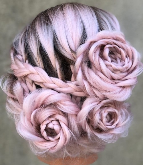 sosuperawesome:Braiding by Alison Valsamis, on InstagramFollow So Super Awesome on Instagram 