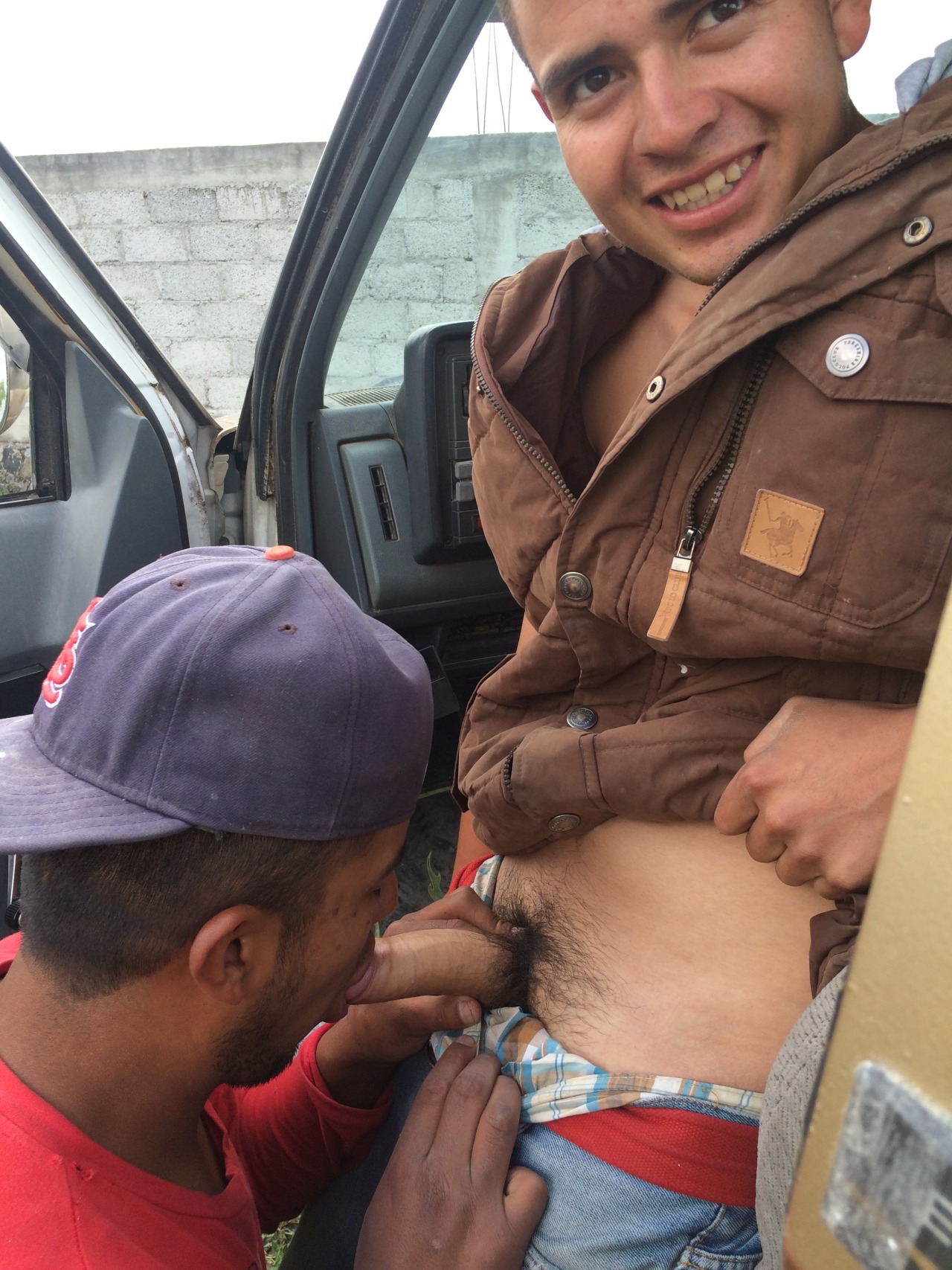 publicfunlovers:  No mames, bien rico el wey  Que rico Me lo comeria todo