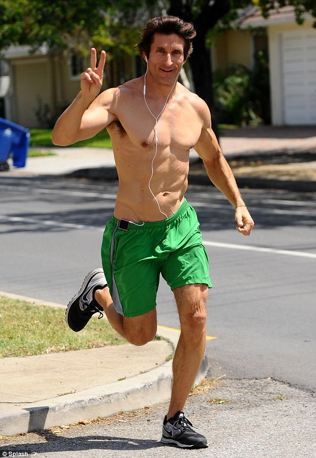 starringroles:  Jonathan Lapaglia candids 2