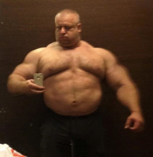 powerbearusa:Here is an example of a powerkeg belly for you. No bee wasp abs here,