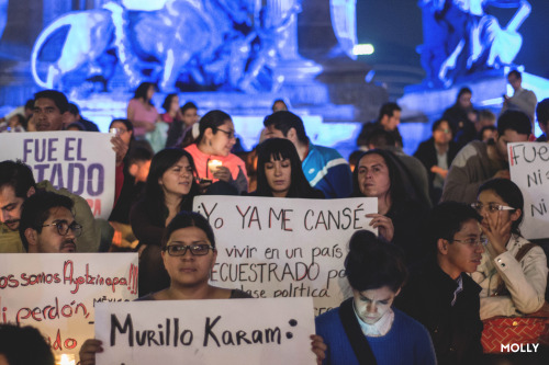 docugrams:Fotos de la velada en solidaridad con los familiares de los 43 desaparecidos en Ayotzinapa