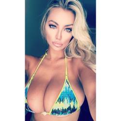 lindsey-pelas-official:  Lindsey Pelas