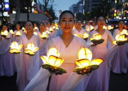 kelledia:  Buddhists carry lanterns in a parade during the Lotus Lantern Festival to celebrate Vesak, the Buddhas birthday.